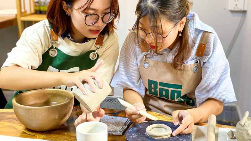 Tiệm Gốm Bàn Xoay - Gói Nặn Tay "Chạm Đất Mềm" (2)